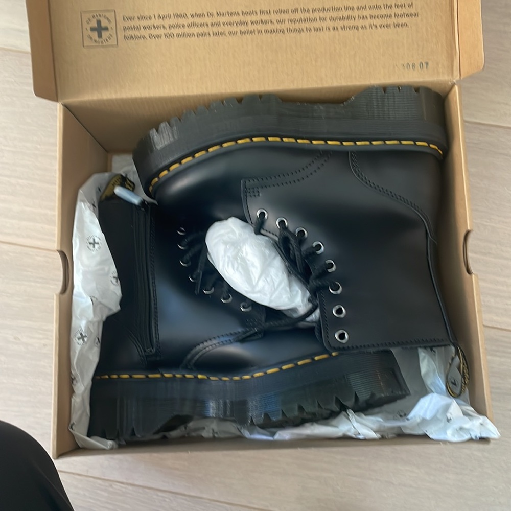 Dr. Martens Jadon boots new in box - Picture 6 of 7